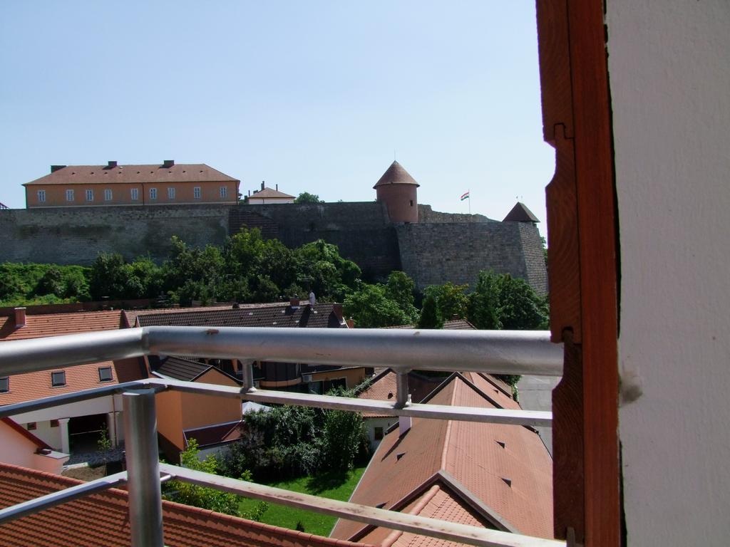 Minaret Apartman Έγκερ Δωμάτιο φωτογραφία